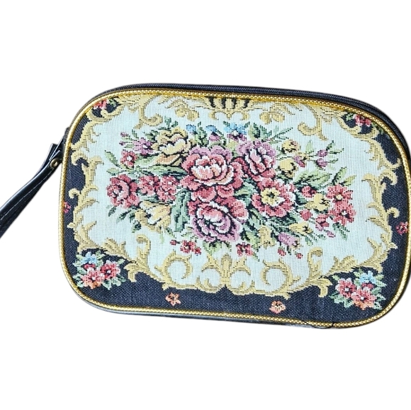 Vintage Handbags - Vintage Floral Tapestry Wristlet Bag.